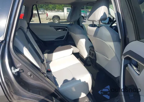 2024 Toyota Rav4 Xle Premium z USA, uszkodzony, nr VIN 2T3A1RFV1RC430770